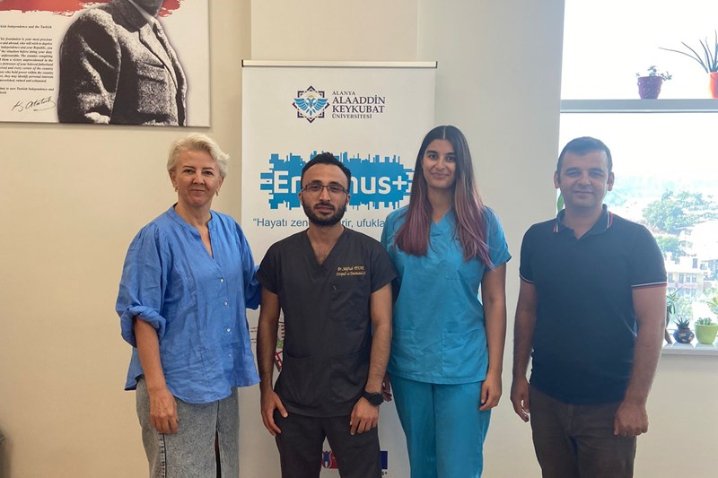 ALKÜ'den İlk: Tıp Fakültesinde Uzmanlık Eğitim Alan Doktorlar Erasmus ile Bulgaristan'da Staj Yapacak ALKÜ'den İlk: Tıp Fakültesinde Uzmanlık Eğitim Alan Doktorlar Erasmus ile Bulgaristan'da Staj Yapacak