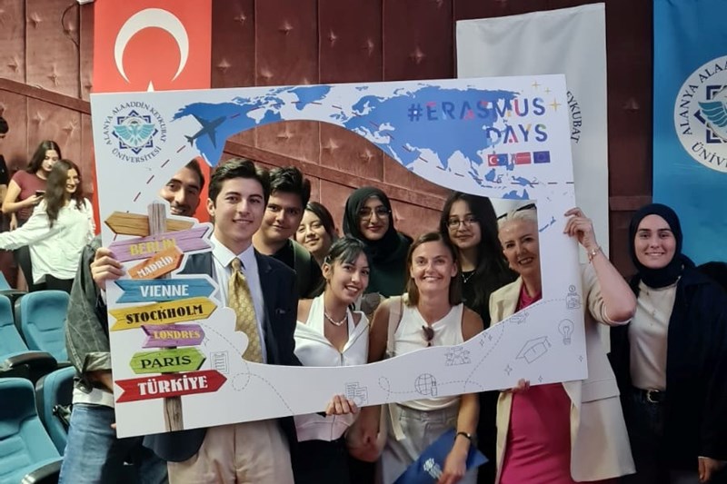 Erasmus Days 2025 – 2. Gün: Kestel Yerleşkesi’nde Bilgilendirme Toplantısı Gerçekleştirildi Erasmus Days 2025 – 2. Gün: Kestel Yerleşkesi’nde Bilgilendirme Toplantısı Gerçekleştirildi